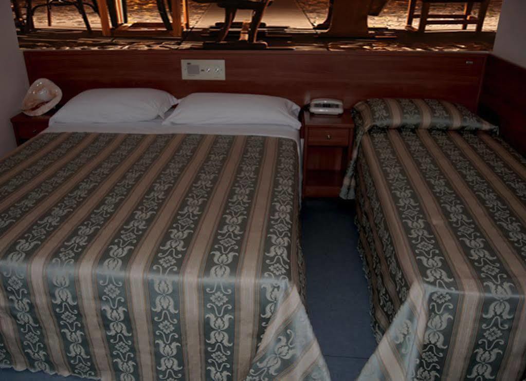 Hotel Acerboli ريميني المظهر الخارجي الصورة